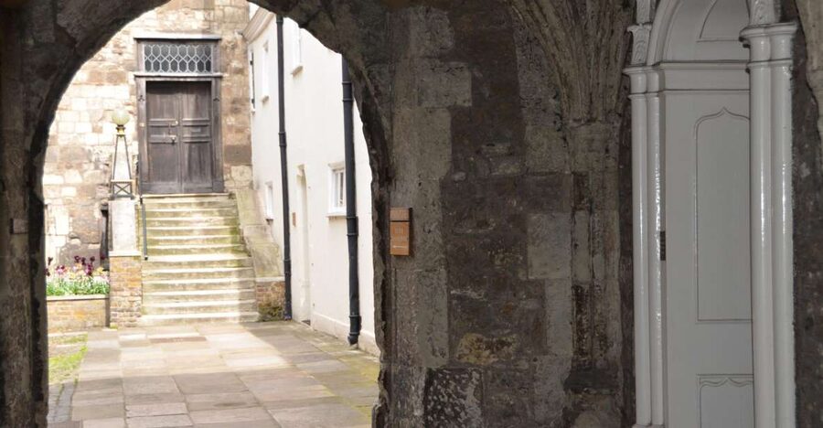 London's Hidden Treasures Tours by Black Taxi Cab - London’s landmarks, with a cow shed in the mix