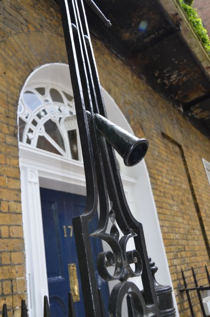 London's Hidden Treasures Tours by Black Taxi Cab - Lost graveyards, old churches and city stories