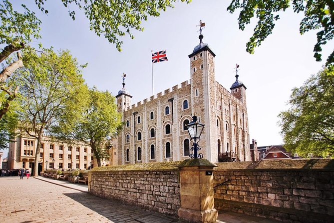 London Sightseeing Tour: Guard Change with Tower of London Option - Harrods cream tea or the London Eye