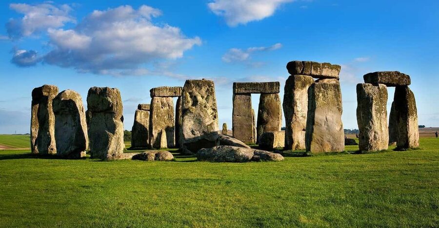 London: Stonehenge & Bath Day Trip with Optional Roman Baths - The London departure and the coach journey