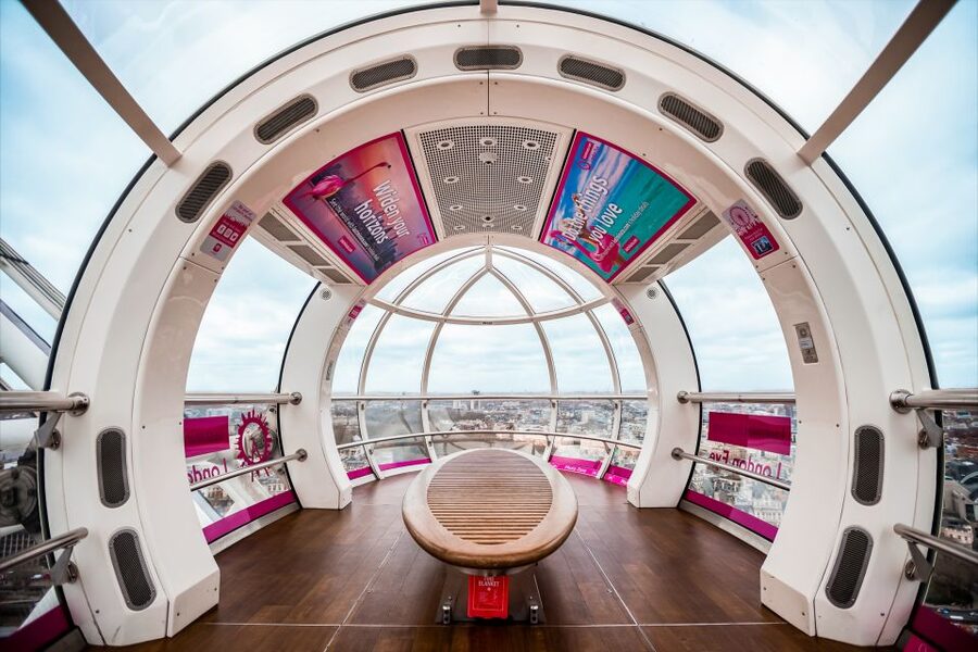 London: The London Eye Entry Ticket - Reading London from 135 meters
