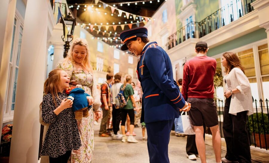 London: The Paddington Bear Experience - From Paddington Station into the story