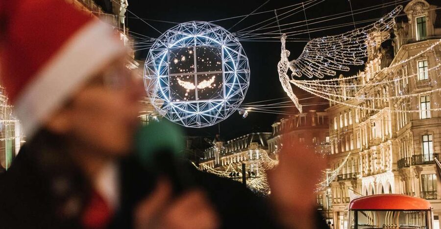 London: Tootbus Christmas Lights Tour incl walking tours - The top deck, live guide and audio options