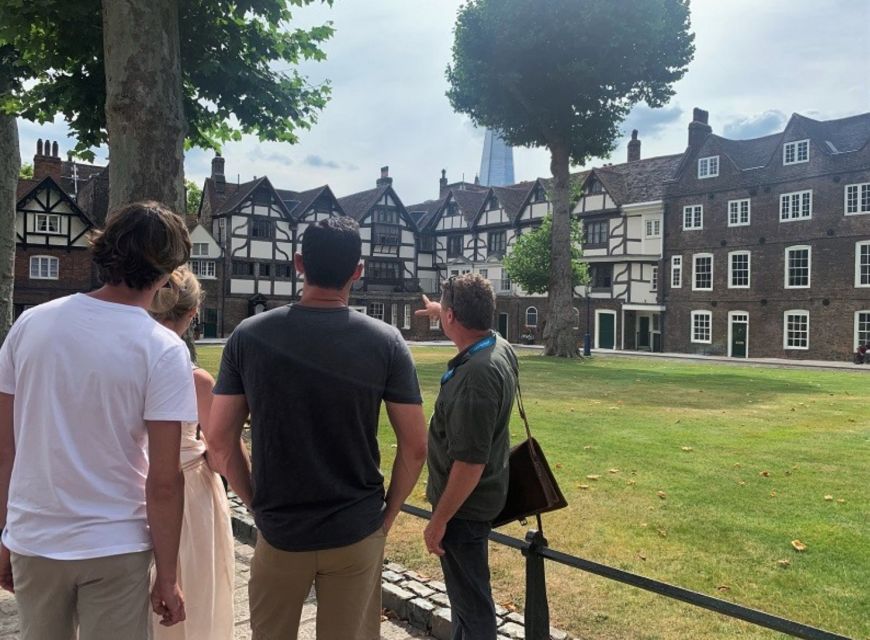 London: Tower of London Guided Tour with Boat Ride - Who should book this tour?