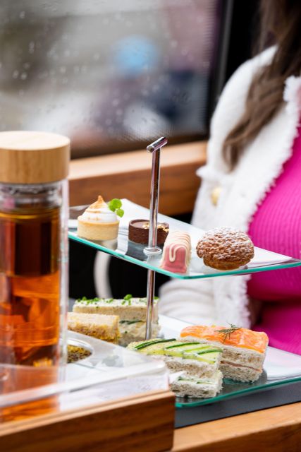 London: Traditional Afternoon Tea Tour in a Luxury Coach - Meeting point, timing and useful details