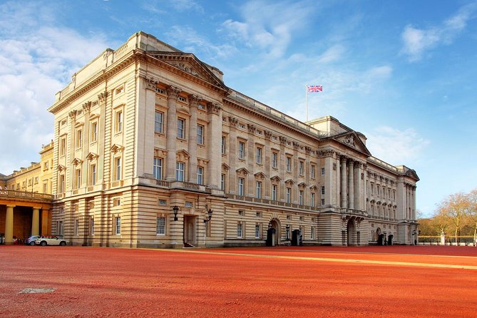 London Vintage Bus Tour Including River Thames Cruise with Optional Lunch - What the guides add, and what can vary
