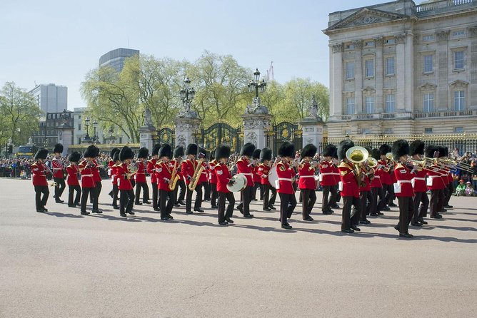 London Vintage Bus Tour Including River Thames Cruise with Optional Lunch - Adding fish and chips at a local pub