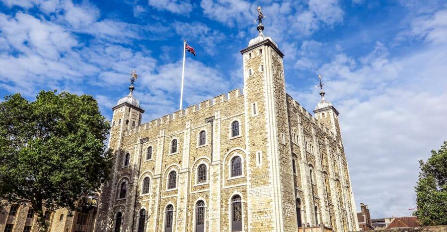 London: VIP Tower of London & Tower Bridge Early-Access Tour - Stories make the fortress easier to read