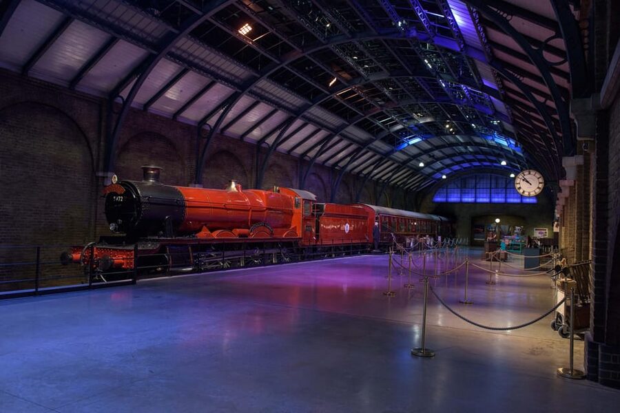 London: Warner Bros. Studio Harry Potter Tour with Transfers - Inside the Great Hall and Hogwarts sets