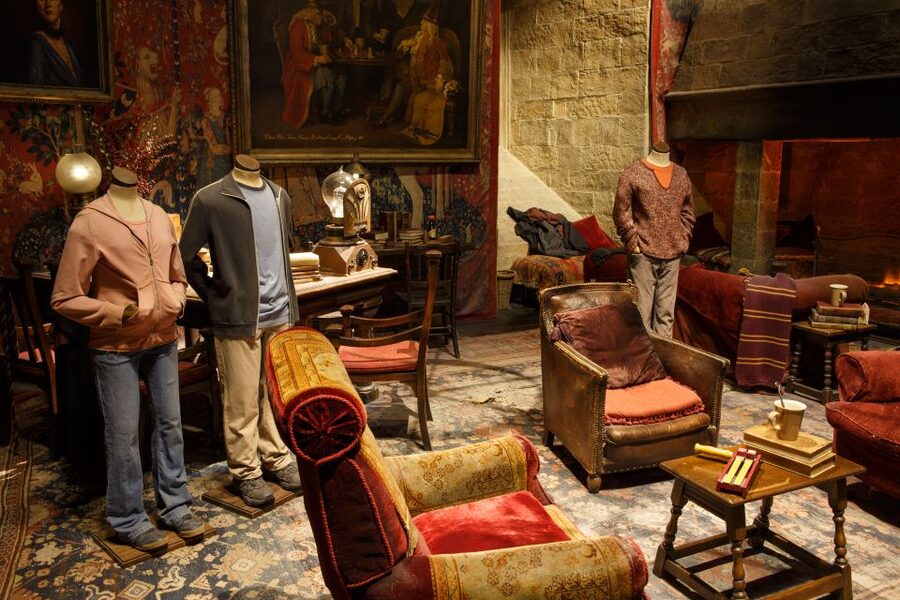 London: Warner Bros. Studio Tour and River Thames Cruise - Getting to Leavesden from London