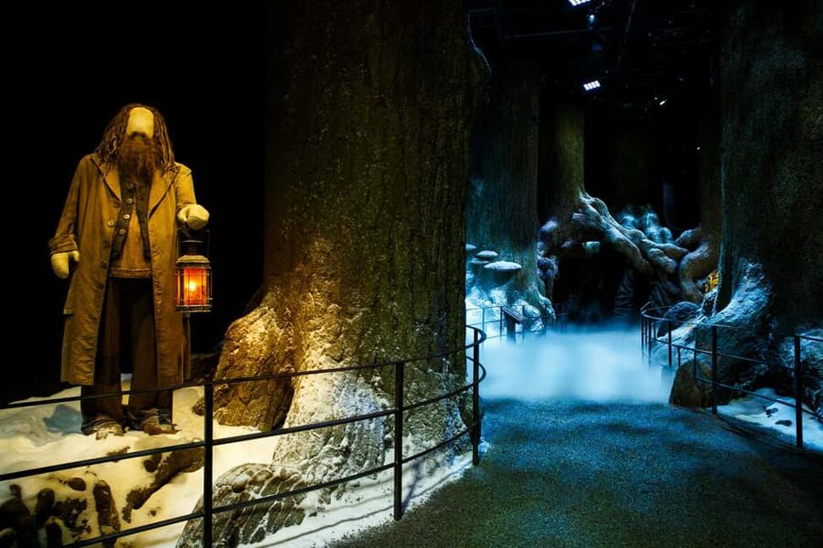 London: Warner Bros. Studio Tour with Return Transportation - Finding the coach on Bedford Way