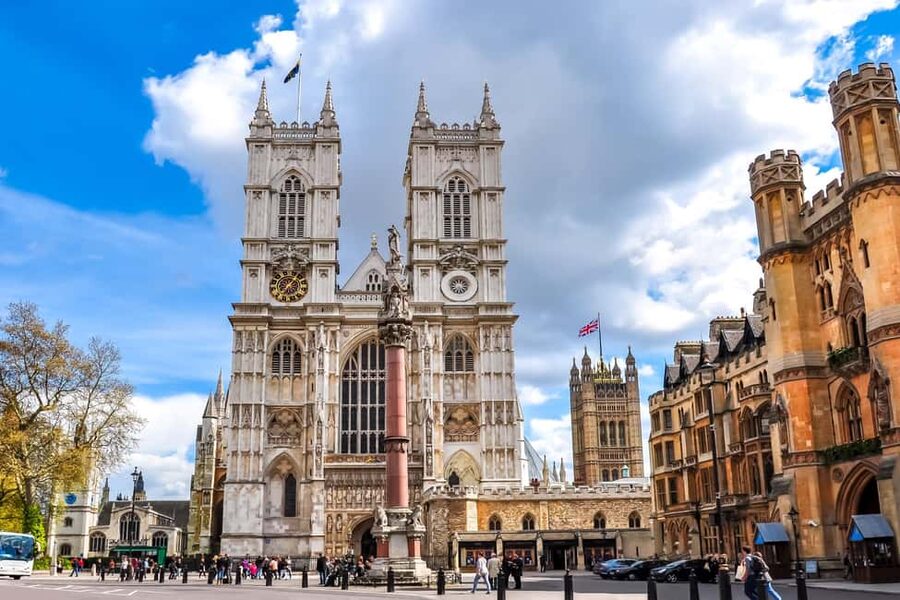 London: Westminster Abbey, Big Ben & Buckingham Guided Tour - St James’s Park brings a change of pace