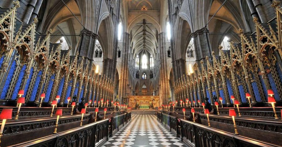 London: Westminster Abbey Guided Tour - Inside the Abbey, history has a stage