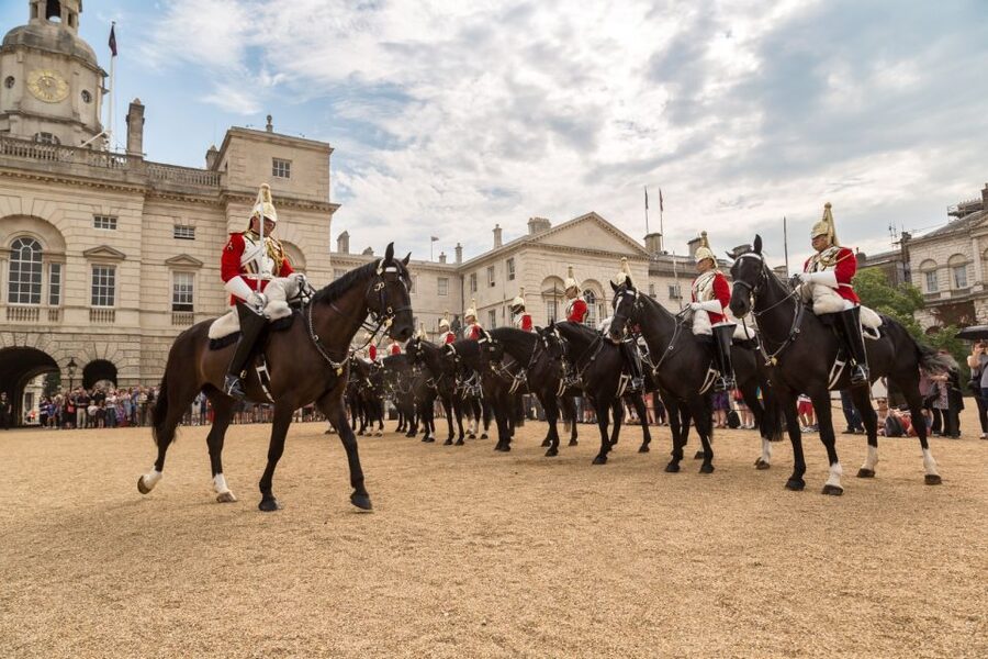London: Westminster and Changing of the Guard Tour - Big Ben, Parliament Square and Downing Street