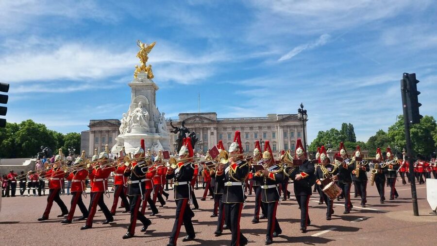 London: Westminster and Changing of the Guard Tour - Who will enjoy this walk most