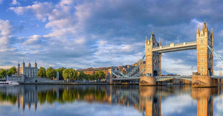 London: Westminster to Tower Bridge River Thames Cruise - A changing riverside view, not a sightseeing checklist