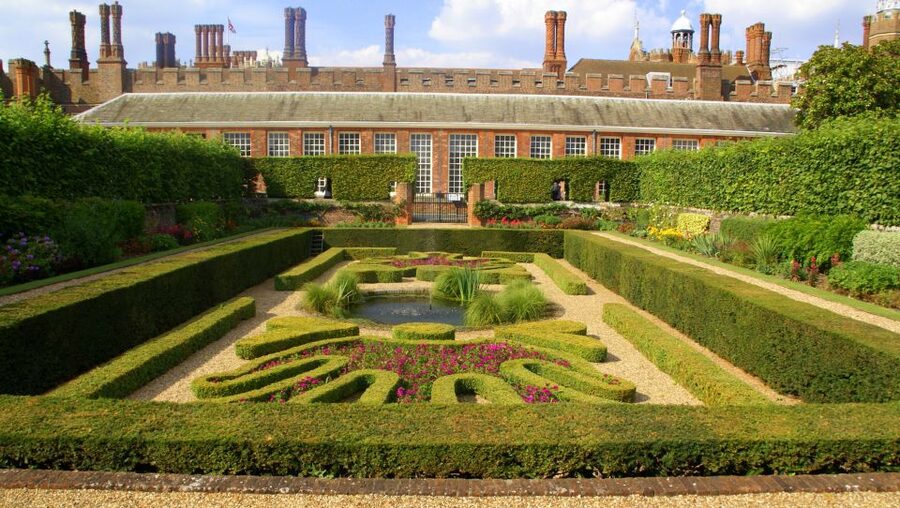 London: Windsor Castle & Henry VIII's Hampton Court Palace - Price, admission options, and what to check