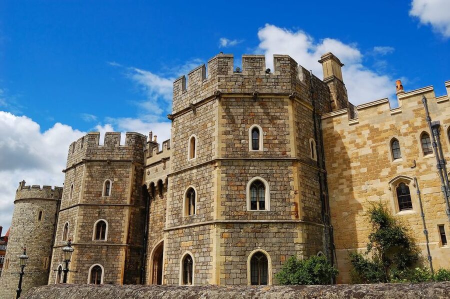 London: Windsor Castle, Stonehenge, and Bath Day Trip - The pace, coach, and guide