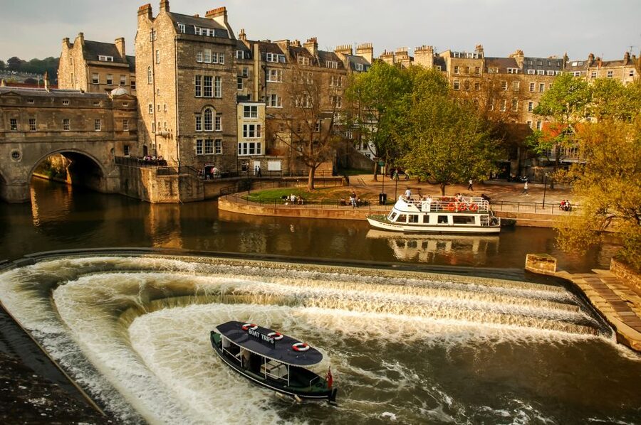 London: Windsor, Stonehenge, Bath, and Roman Baths Day Trip - The coach, guide and pace of the day