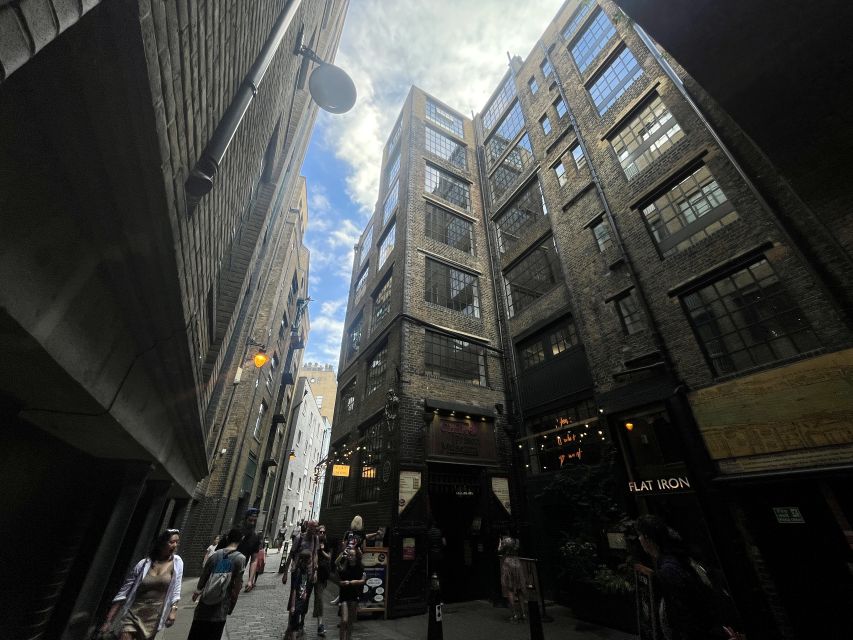London: Witches and History Bankside Walking Tour - From the cathedral to Borough Market