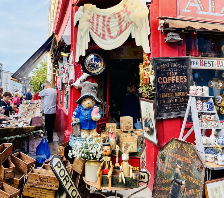 Notting Hill Walk Celebrities and Film Locations- London - A film set with a neighborhood around it