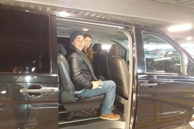 Private transfer from Heathrow to your London Hotel - Luggage, vehicle, and group size
