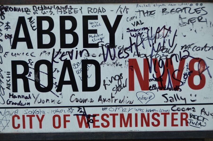Rock ‘n Roll London Tour By London Taxi - A taxi ride through London’s music map