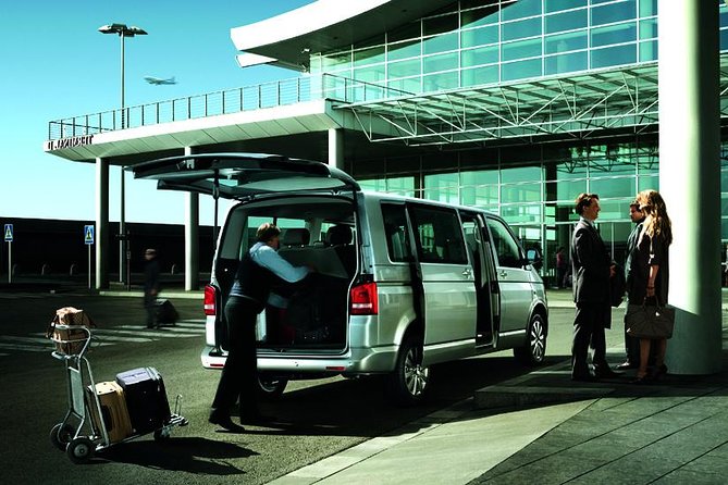 Shared Shuttle London Arrival Transfer - Airport to Hotel / Accommodation - Finding your driver after customs