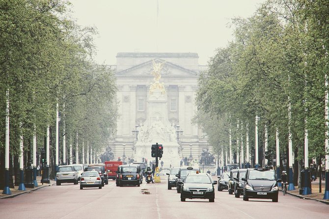 Shared Shuttle London Arrival Transfer - Airport to Hotel / Accommodation - The wait is part of the arrangement