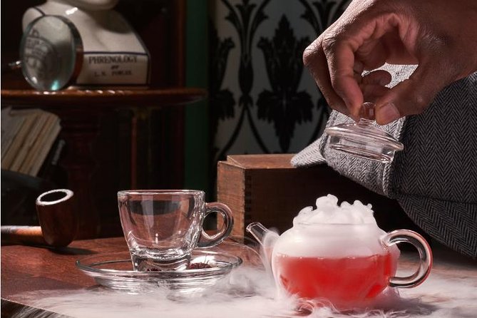 Sherlock: The Official Live Game - The themed bar and the overall format