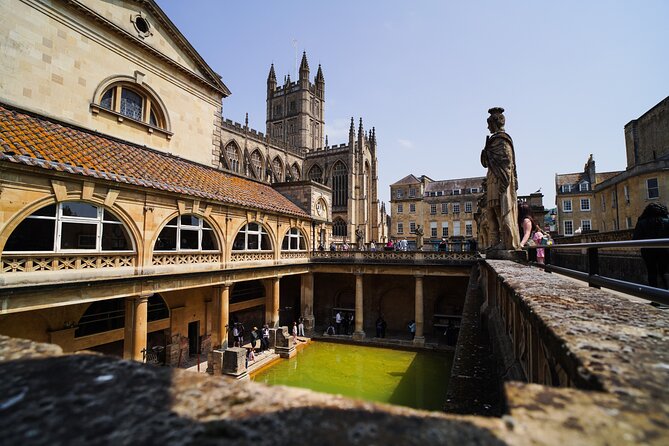 Small-Group Day Trip to Stonehenge, Bath and Windsor from London - What guides add to the day