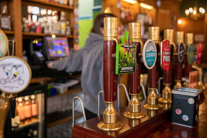 Soho Music & Historic Pubs Tour - A guide who makes the group feel at ease