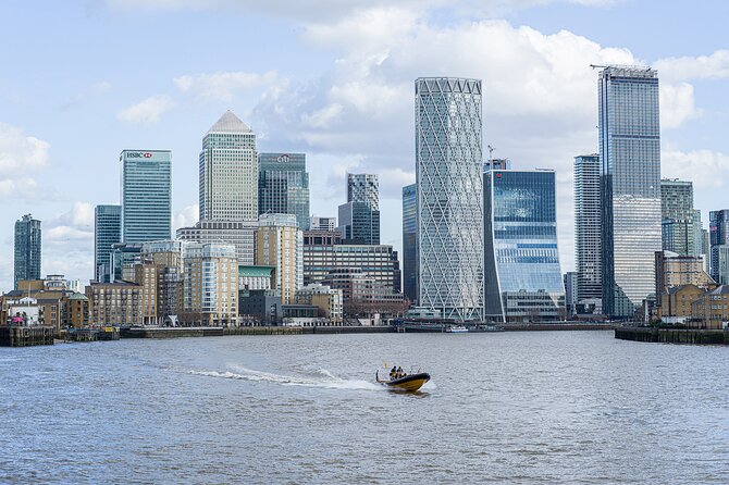 Speedboat Cruise Tour: Embankment OR Westminster Pier -70 minutes - A fast ride with London in view
