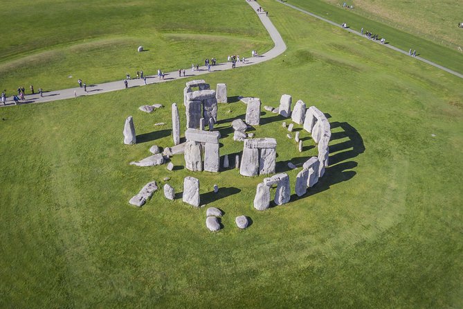 Stonehenge and Bath Day Guided Tour from London - Two big sights, one long day from London