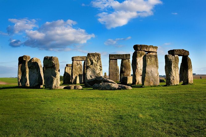 Stonehenge and Bath Tour from London - From London to Salisbury Plain