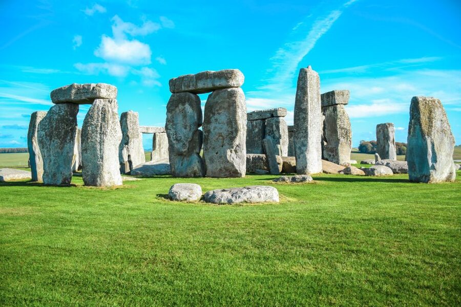 Stonehenge & Bath: Full-Day Coach Tour from London - Stonehenge: 105 minutes among the stones