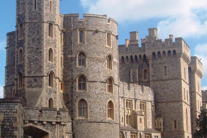 Stonehenge, Windsor Castle and Bath Full Day Guided Tour - The guide can make the miles more useful