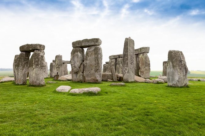 Stonehenge, Windsor Castle and Bath with Pub Lunch in Lacock - Lacock: medieval lanes and a pub lunch
