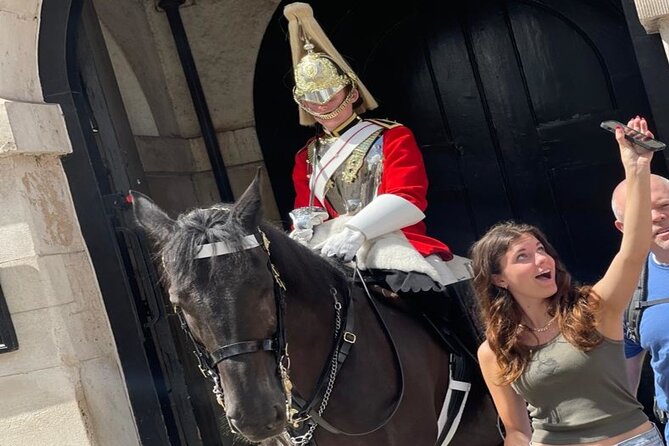 The Changing of the Guard Tour and Buckingham Palace - FAQ