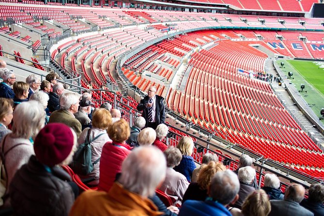 Tour of Wembley Stadium in London - Guides who keep the group involved