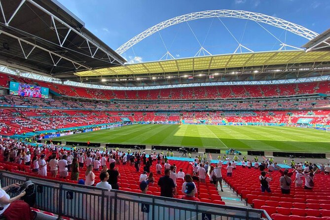 Tour of Wembley Stadium in London - Dressing rooms, tunnel and pitch side