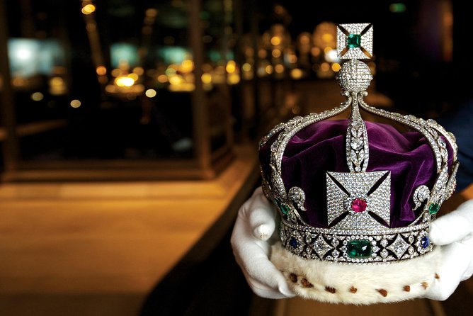 Tower of London and Crown Jewels Exhibition Ticket - Hearing the Tower’s story from a Yeoman Warder