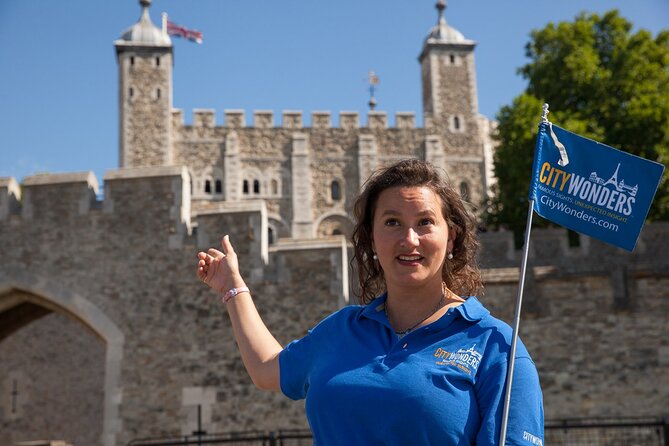 Tower of London: Crown Jewels & Beefeater Opening Ceremony - The opening ceremony and the first steps inside