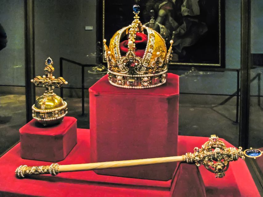 Ultimate Tower of London, Beefeater Welcome & Crown Jewels - A Beefeater’s View of Tower Life