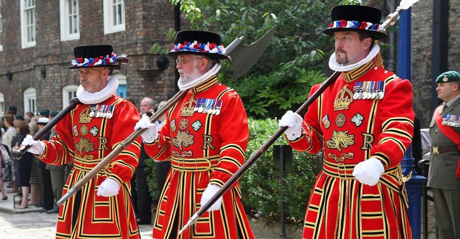 Ultimate Tower of London, Beefeater Welcome & Crown Jewels - Staying on After the Guided Route