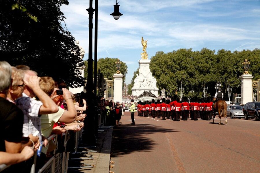 Vintage Double Decker Bus Tour & Thames River Cruise - The Thames cruise: a change of pace