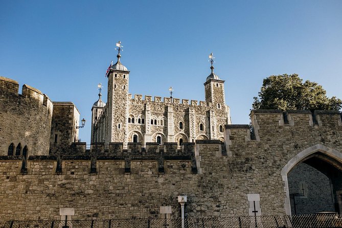 VIP Early Access Opening Ceremony Tower of London & River Cruise - The opening ceremony: tradition, not a long performance