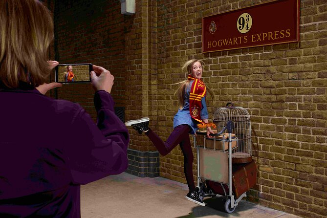 Warner Bros. Studio Tour London - The Making of Harry Potter and Oxford Day Trip - Walking Oxford’s college streets