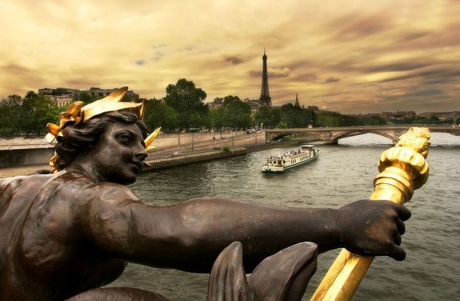 Welcome to Paris Day Trip from London via Train - Seeing Paris from the Seine