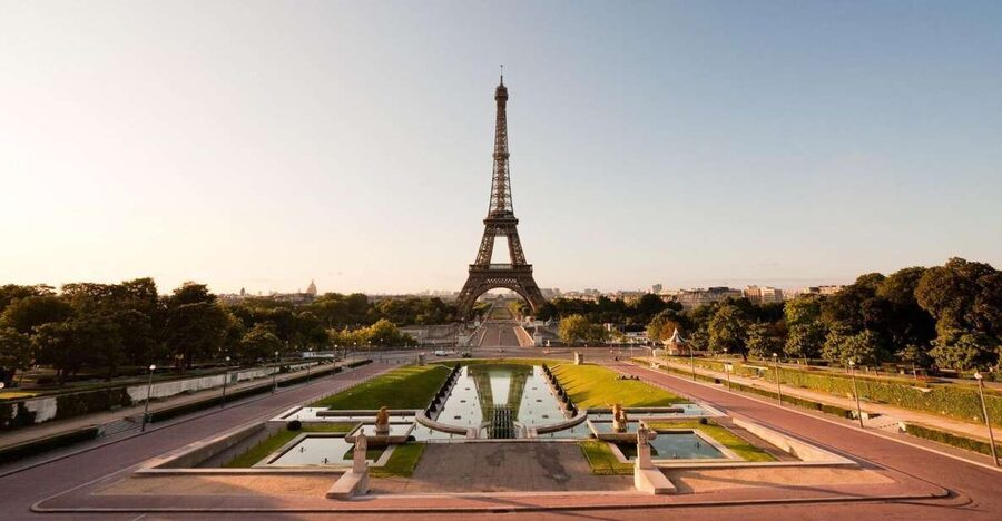 Welcome to Paris Day Trip from London via Train - A first look from the city tour